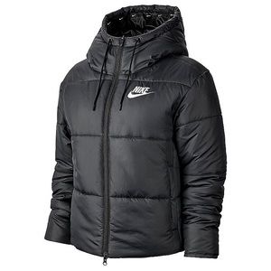 BNWOT Nike Women’s XS Hooded Nike Puffer Jacket. Paid $140